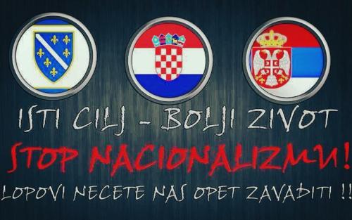 Un mot d’ordre sous les emblèmes nationaux bosniaques, croates et serbes: «Un même but, une vie meilleure. Stop au nationalisme!»