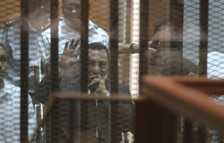 648x415_ex-president-egyptien-hosni-moubarak-tribunal-durant-proces-caire-21-mai-2014
