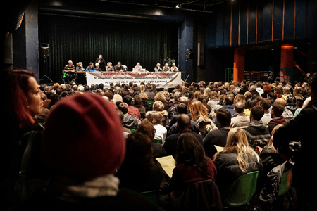 Genève: l'assemblée générale du 25 novembre qui a décidé  la grève du 1er décembre, reconductible