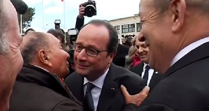 Serge Dassault, François Hollande, sous les yeux de Le Drian….
