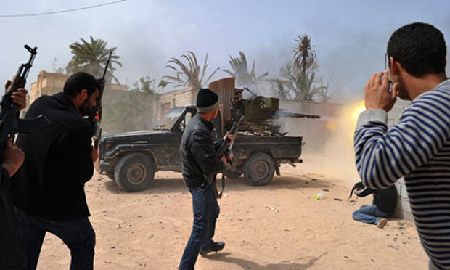 Des rebelles libyens dans le district de Swabi de Misrata,  avril 2011