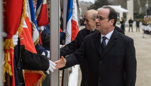 François Hollande et le ministre de la Défense Jean-Yves Le Drian, le 19 mars 2016, à Paris
