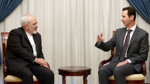 Le ministre iranien des Affaires étrangères Mohammad Javad Zarif et le président syrien Bachar al-Assad, le 12 août 2015 à Damas.
