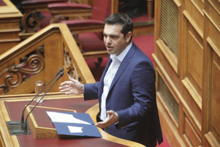 Alexis Tsipras présentant l'«omnibus bill»
