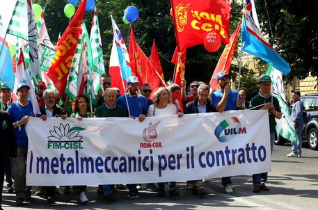 Lavoro: metalmeccanici in piazza a Roma